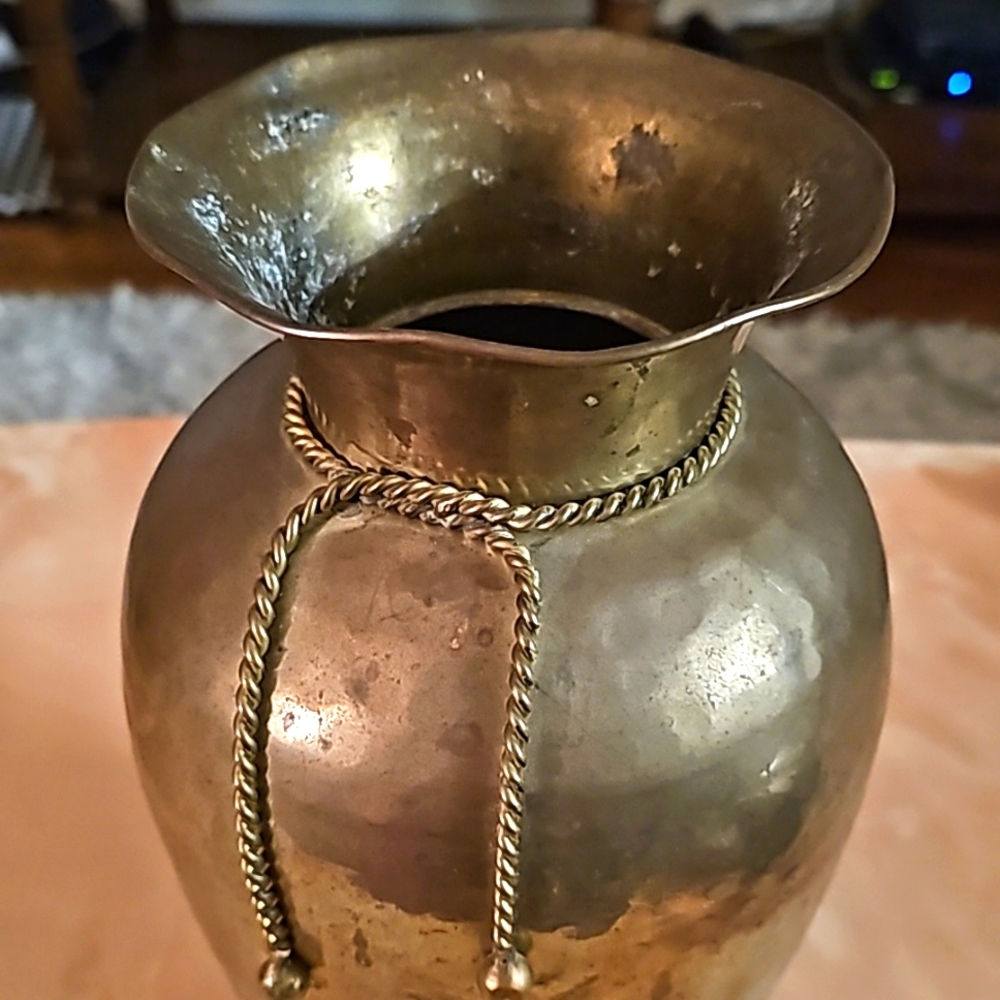 Antic flower vase